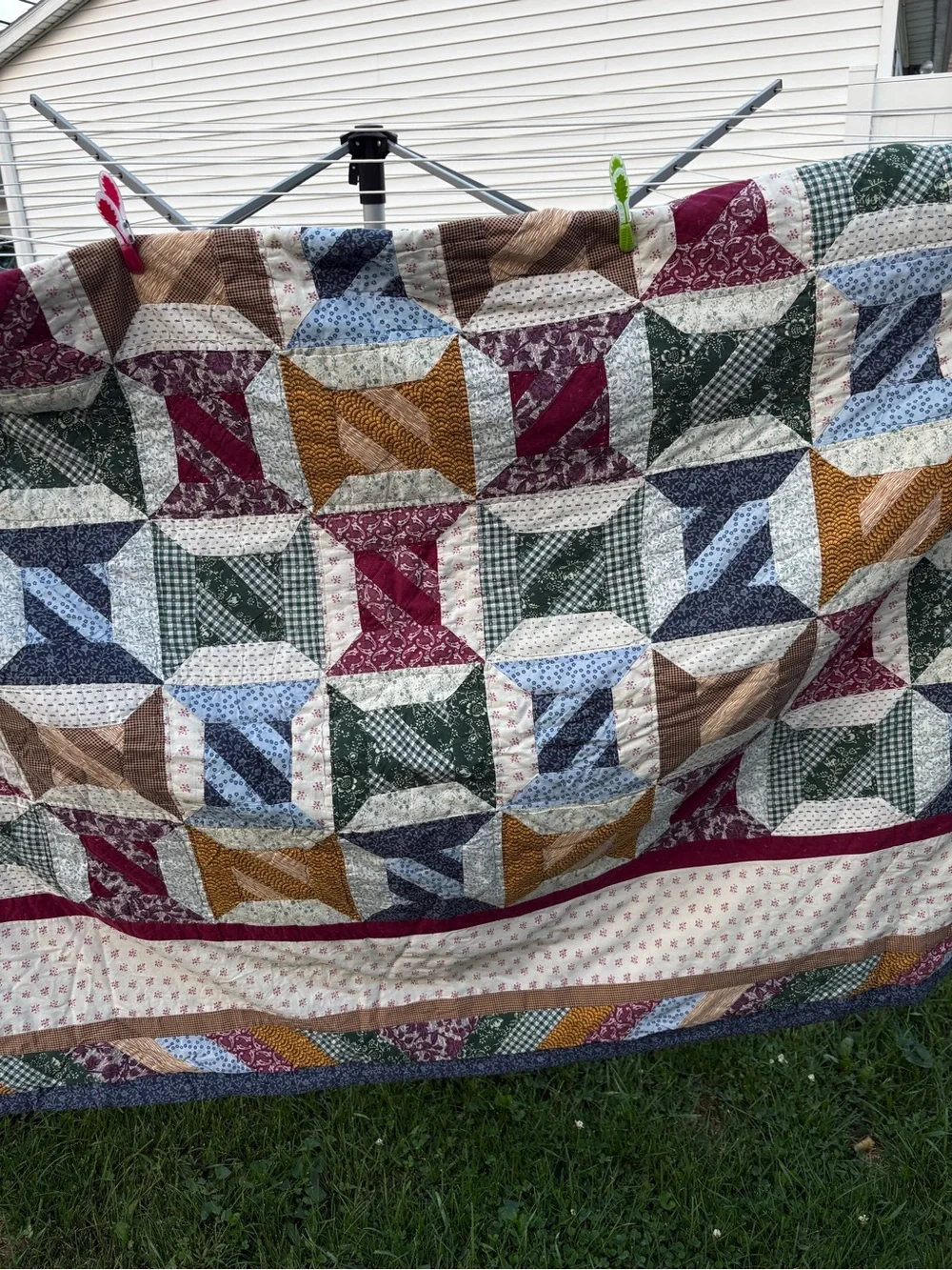 Vintage-Inspired Patchwork Quilt Spool Design